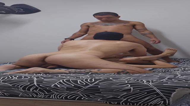 Primeira vez comendo um parrudo passivo 