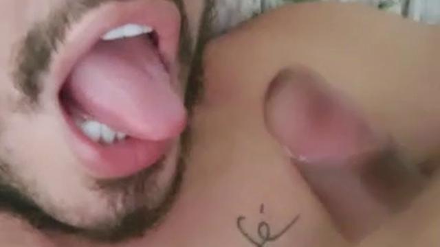 Ele esvaziou o saco na minha boca 