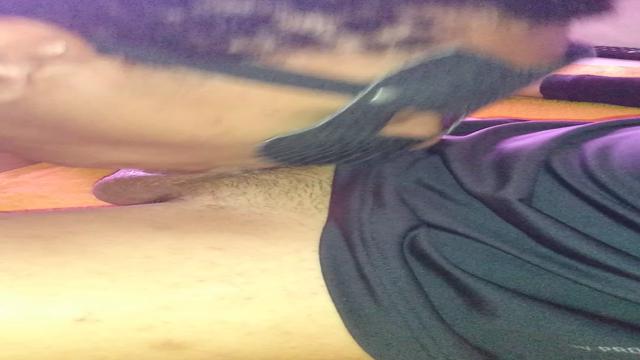 Puta dando um trato na.pica do novinho 
