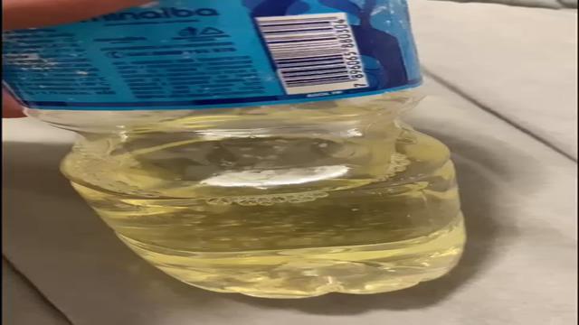 bebendo mijo na garrafa