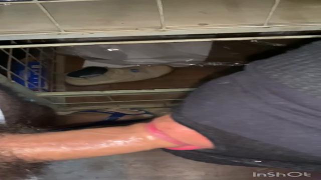 TITIO CAMINHONEIRO FODEU MINHA CUCETA NO BAÚ DO CAMI...