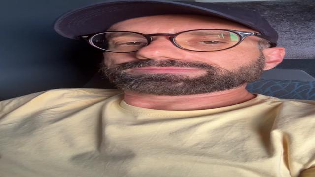 Vídeo 13 de 24 - exibindo o pau no onibus