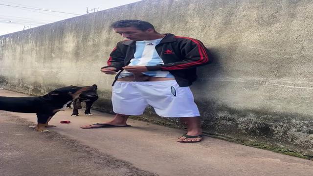 Prévia: A plateia adora acompanhar minhas gravações no quintal. 