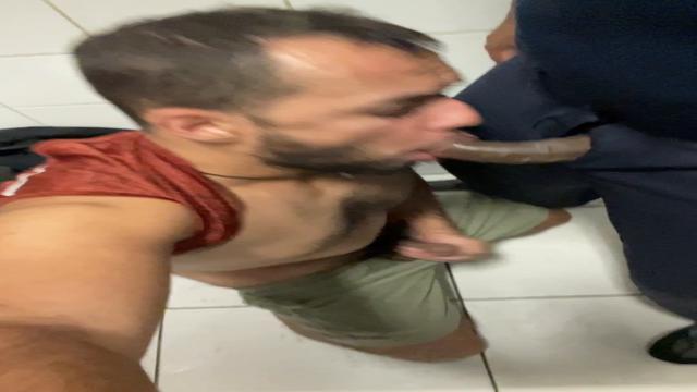 BANHEIRÃO -TREPANDO COM HOMENS CASADOS - VIDEO 01