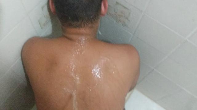 Mijando em mais um otário 