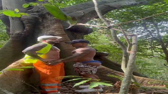 Dei gostoso para o servente de obra em seu horário d...