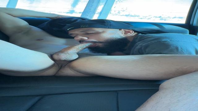 video 184 - extravasando de tesão na pica do casado