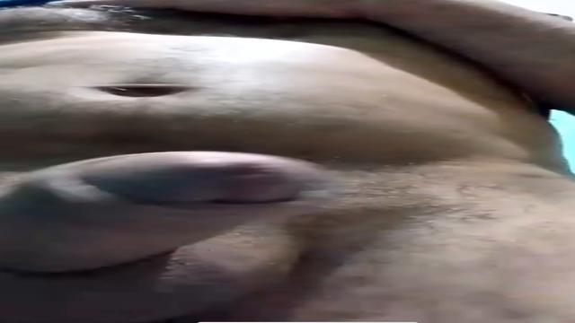 Pedreiro deu uma gozada rápida no banheiro 50 anos g...