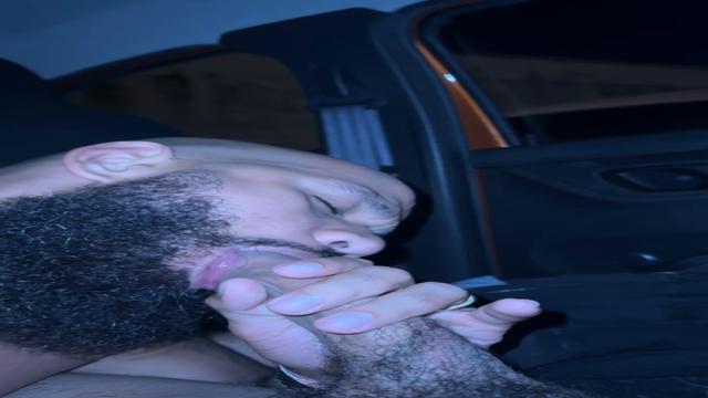 tirando leite depois do ensaio da anitta