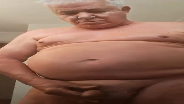 Mais um inédito do aposentado ele tem muito fogo adora brincar com o cuzinho 