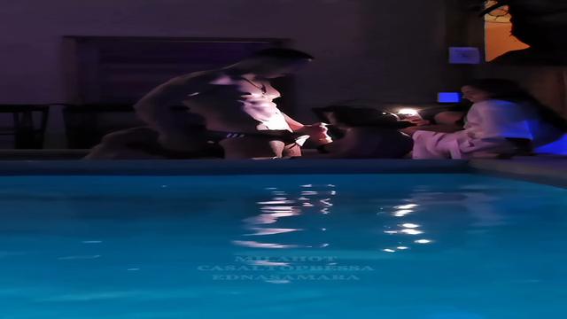 FAZENDO UMA PUTARIA GOSTOSA NA PISCINA DA POUSADA CO...
