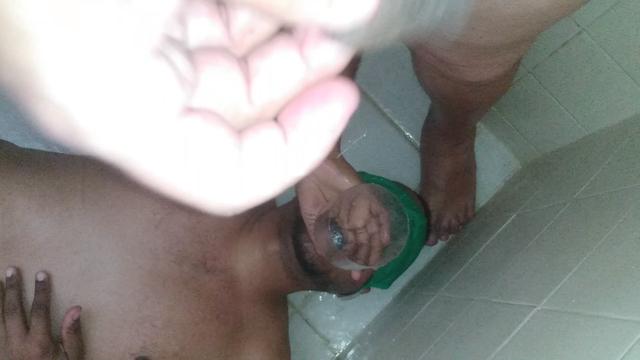 Presa na jaula sendo mijada