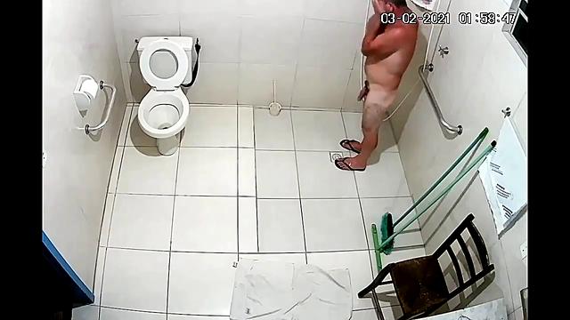 Coroa pauzudo no banho