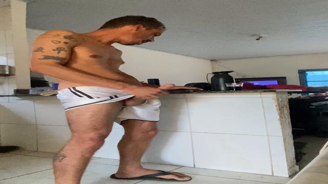 Tezão no café da manhã com a família toda em casa. 