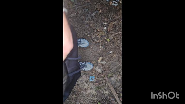 Andando de pau duro na trilha.