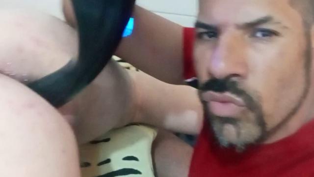 Massageador no cu 