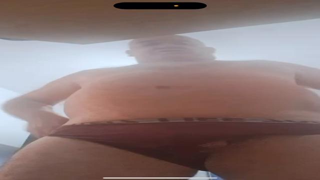 Mais um aposentado .. careca parrudo .. em breve lei...