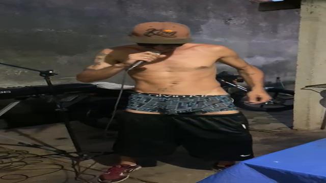 Vou voltar pro cabaré. Música minha. 