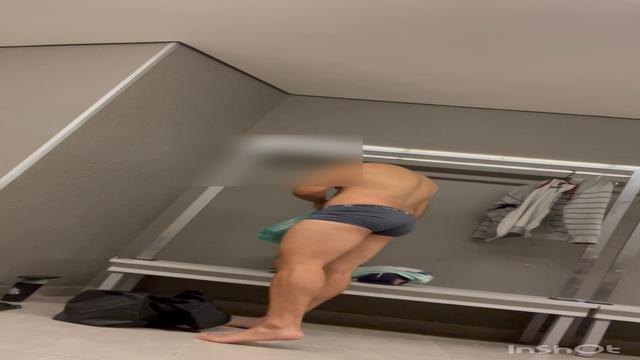 Hetero gostoso se trocando 