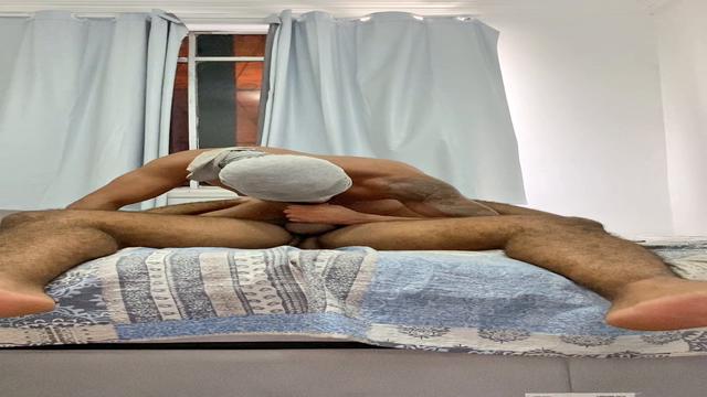 O puto me chamou pra foder na hora do almoço.