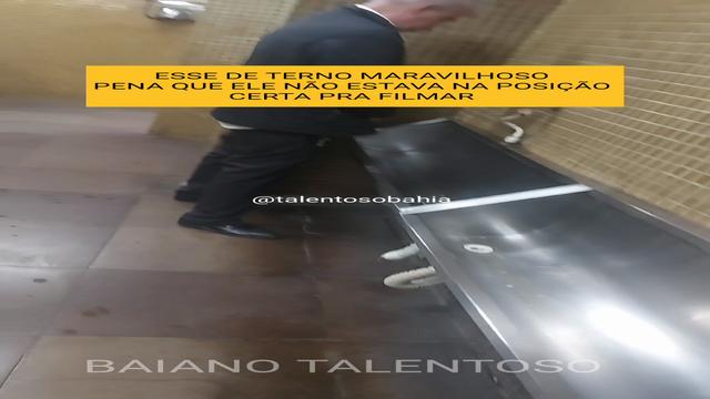 HOJE FUI  EM 2 BANHEIROS NO PRIMEIRO BATI UMA BRONH...
