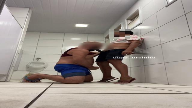 Mamando e ganhando leite
