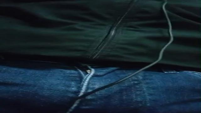JEANS BULGE