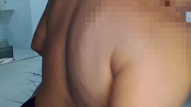 Me levou para o motel e me deu um banho de óleo