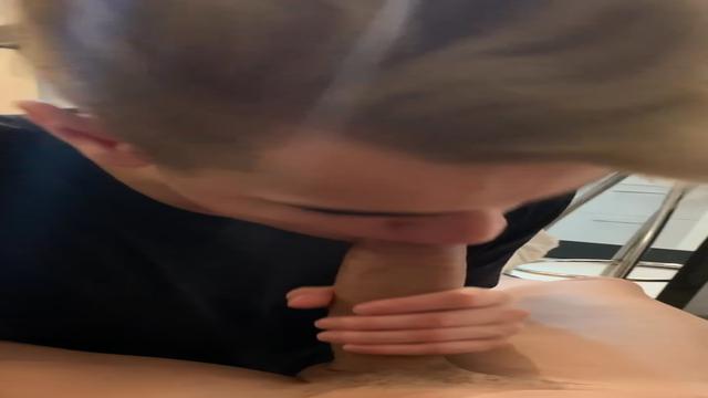 Loirinho engolindo tudo 