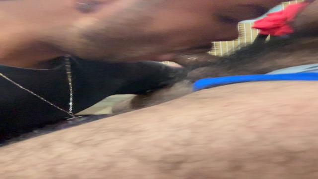  Mamando gostoso no banheiro do Tietê 