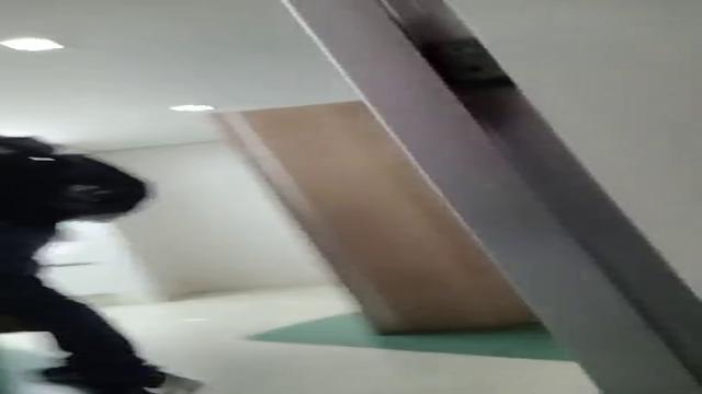 Mais uma pegação deliciosa entre os machos dentro do...