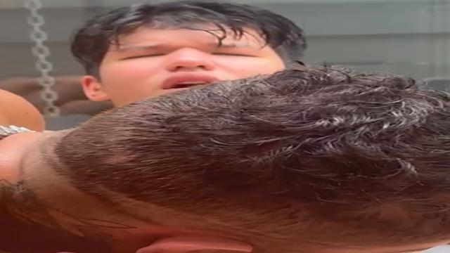 Chamei um amigo meu pra botar um mlk pra mamar 