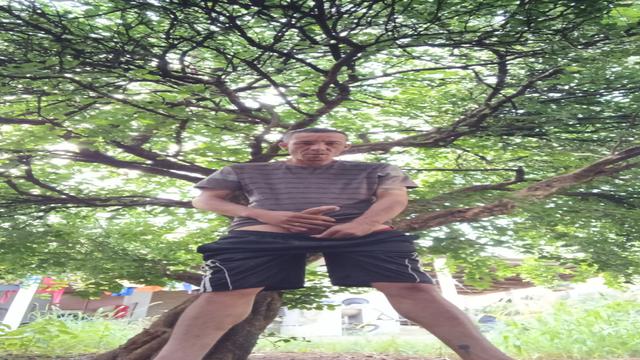 Gozando no mato. 