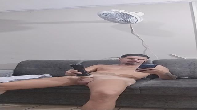 Brincando com meu brinquedinho, EAE cu uma delícia e...