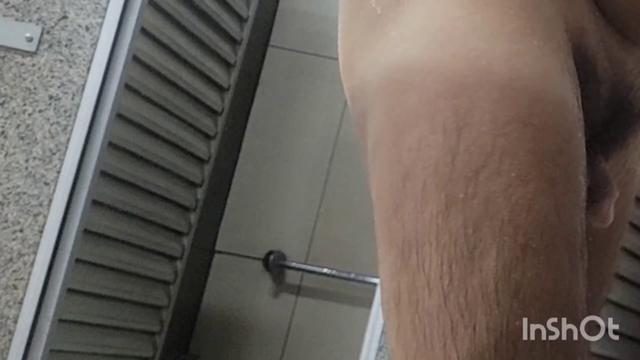 65 - Coroa casado se exibindo no vestiário 