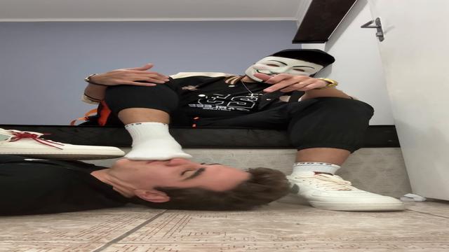 PARTE 1 - A felicidade dele linguar e servir um pezão 46 de um macho de verdade!!  To buscando novos capachos pra me servirem, quer ter essa oportunidade de dar sentido a sua vida ? ? MANDA MIMO PRO TEU ALPHA AI?