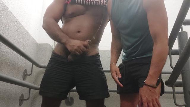 Dando leitinho para o puto