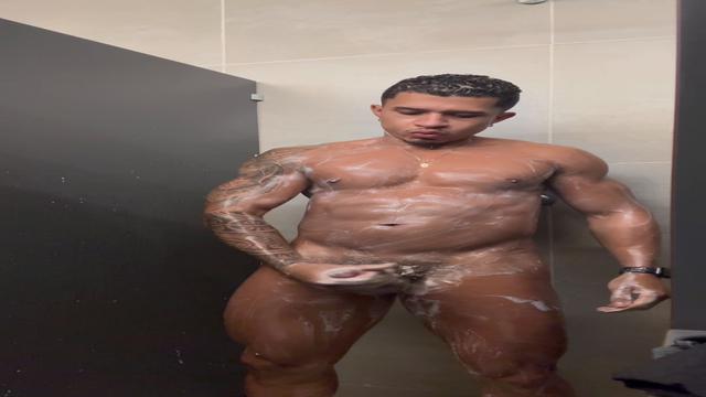 Banho na academia 