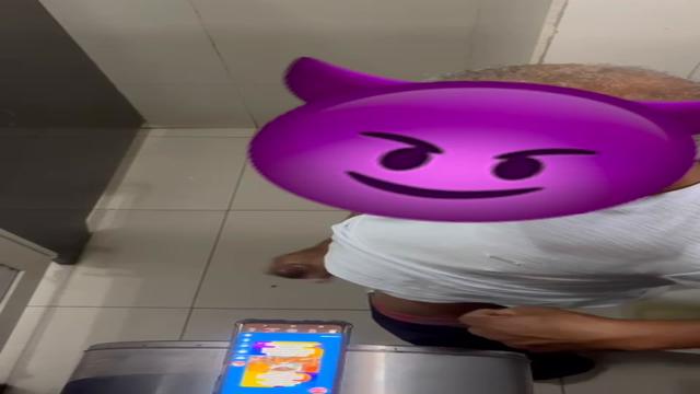 Aliviando no shopping 