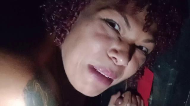 Casada no grory hole chupou micro penis pensou em de...