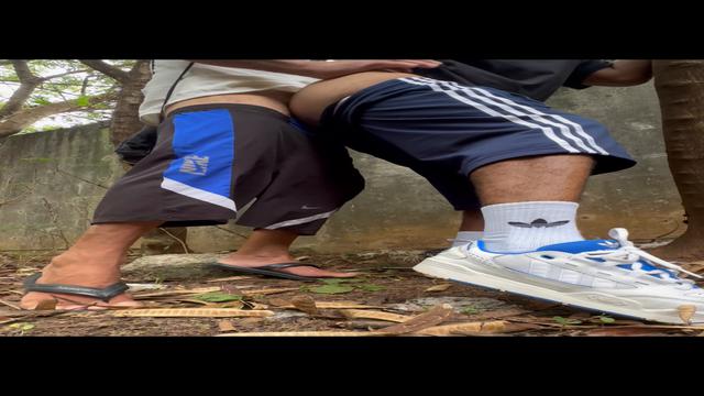 Puto casado macetando meu rabo na trilha 