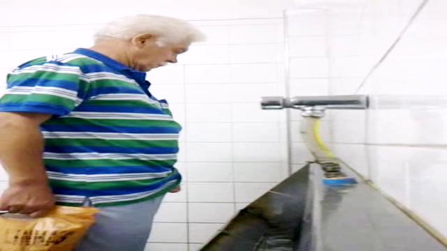 Pissing #82