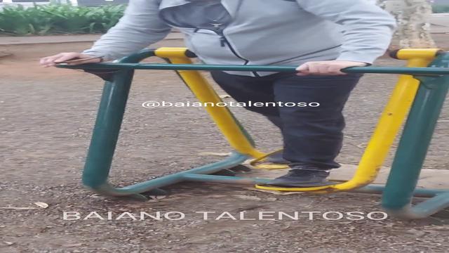 HOJE NA CAMINHADA ENCONTREI ESSE COROA DES BRINQUEDO...