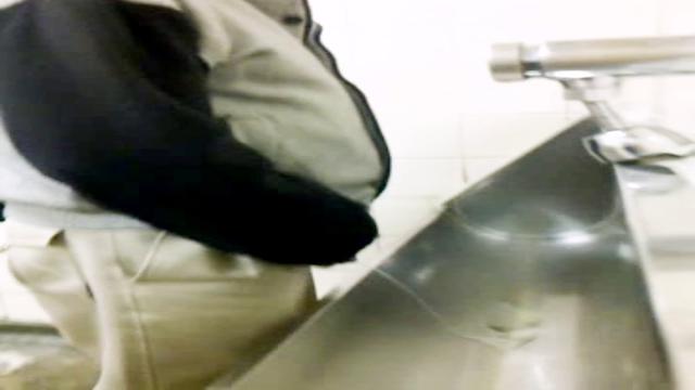 Pissing #7
