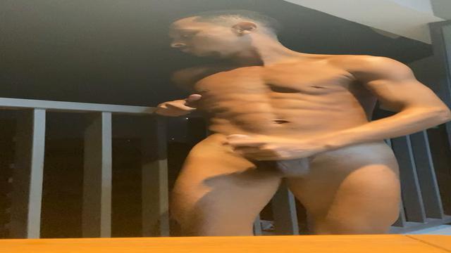 Batendo uma punheta pro meu vizinhos hehe