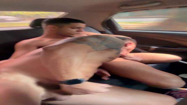 O pdc me fudeu dentro do carro 
