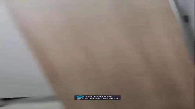Banheiro publico virou o ninho da putaria com machos...