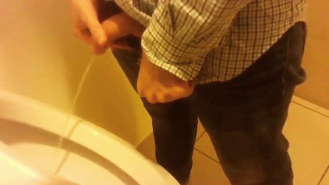 PISSING #320