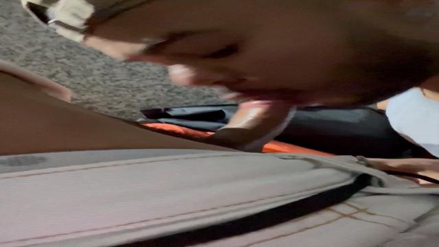 Mamando no banheiro da academia 