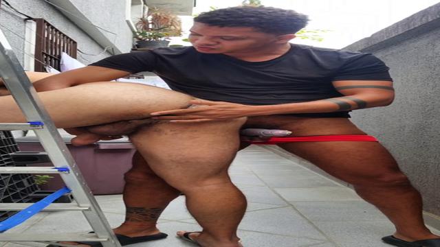 Comendo o cuzinho do meu amigo com o dedo ??